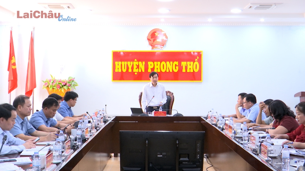 Chủ tịch UBND tỉnh Lê Văn Lương thăm và làm việc tại huyện Phong Thổ