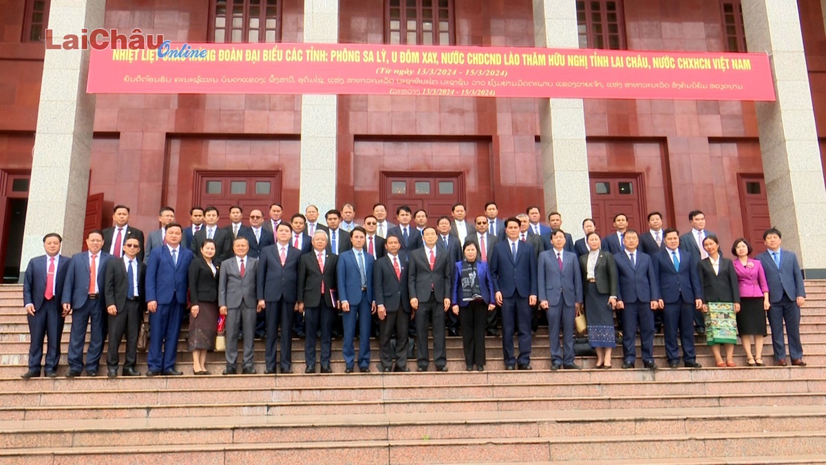 Hội đàm giữa Đoàn đại biểu tỉnh Lai Châu và Đoàn đại biểu các tỉnh: Phông Sa Lỳ, U Đôm Xay 