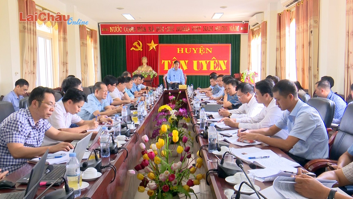 Chủ tịch UBND tỉnh Lê Văn Lương làm việc với huyện Tân Uyên