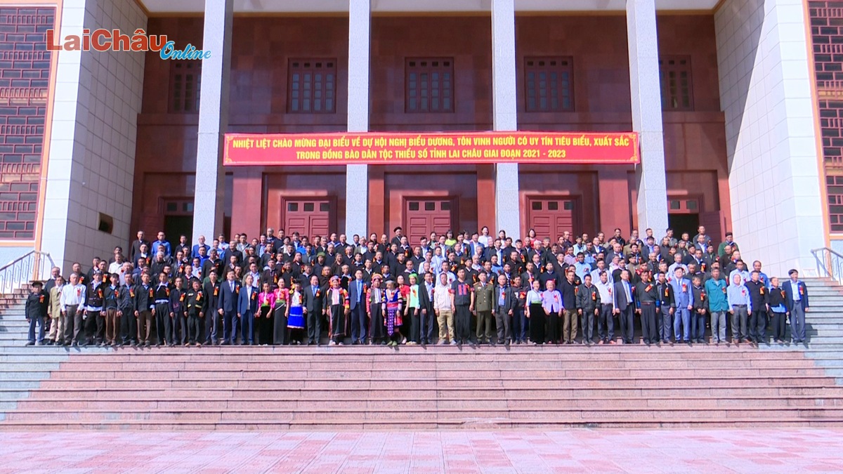 Biểu dương, tôn vinh người có uy tín tiêu biểu xuất sắc trong đồng bào dân tộc thiểu số