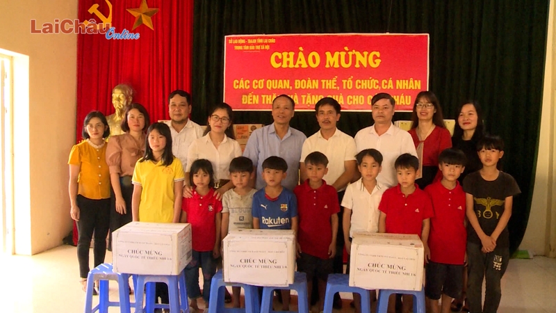 Báo Lai Châu: Thăm và tặng quà tại Trung tâm bảo trợ xã hội tỉnh