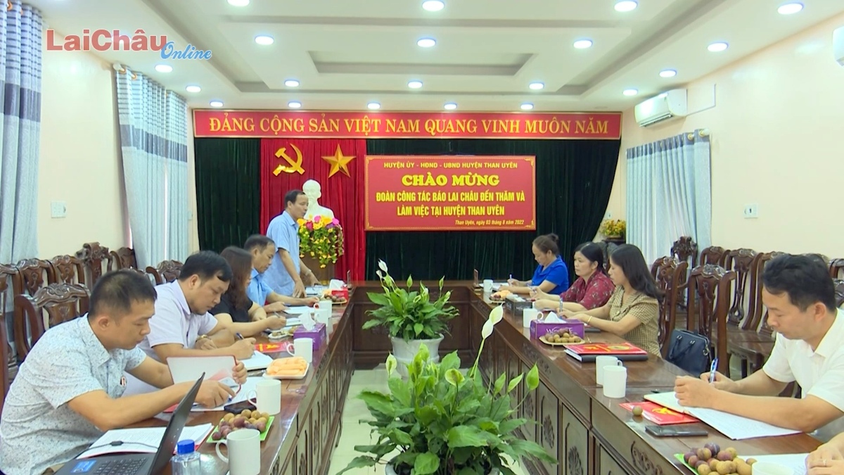 Đoàn công tác Báo Lai Châu thăm và làm việc tại Than Uyên