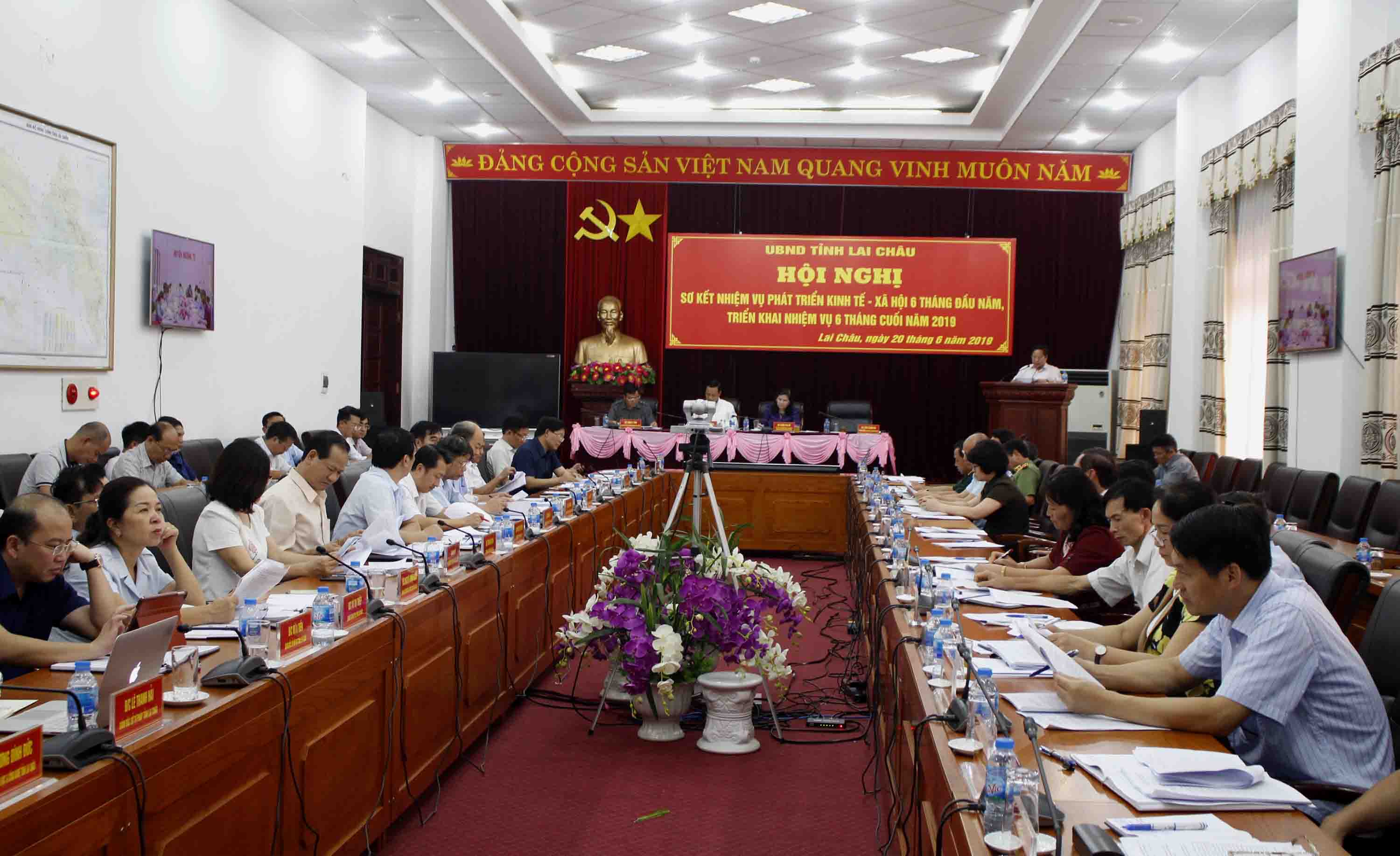 Quang cảnh Hội nghị trực tuyến