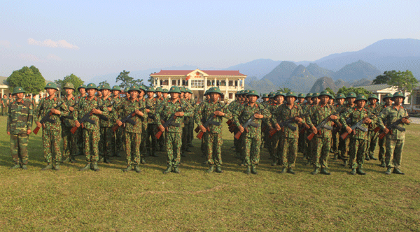 Cán bộ, chiến sĩ Tiểu đoàn 1, Trung đoàn 880 (Bộ Chỉ huy Quân sự tỉnh) huấn luyện đội ngũ.