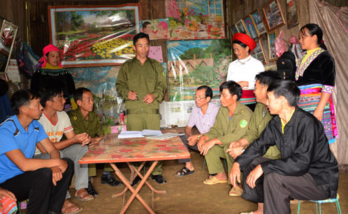 Công an xã Hồng Thu tổ chức phổ biến tuyên truyền pháp luật tại bản Nà Kế.
