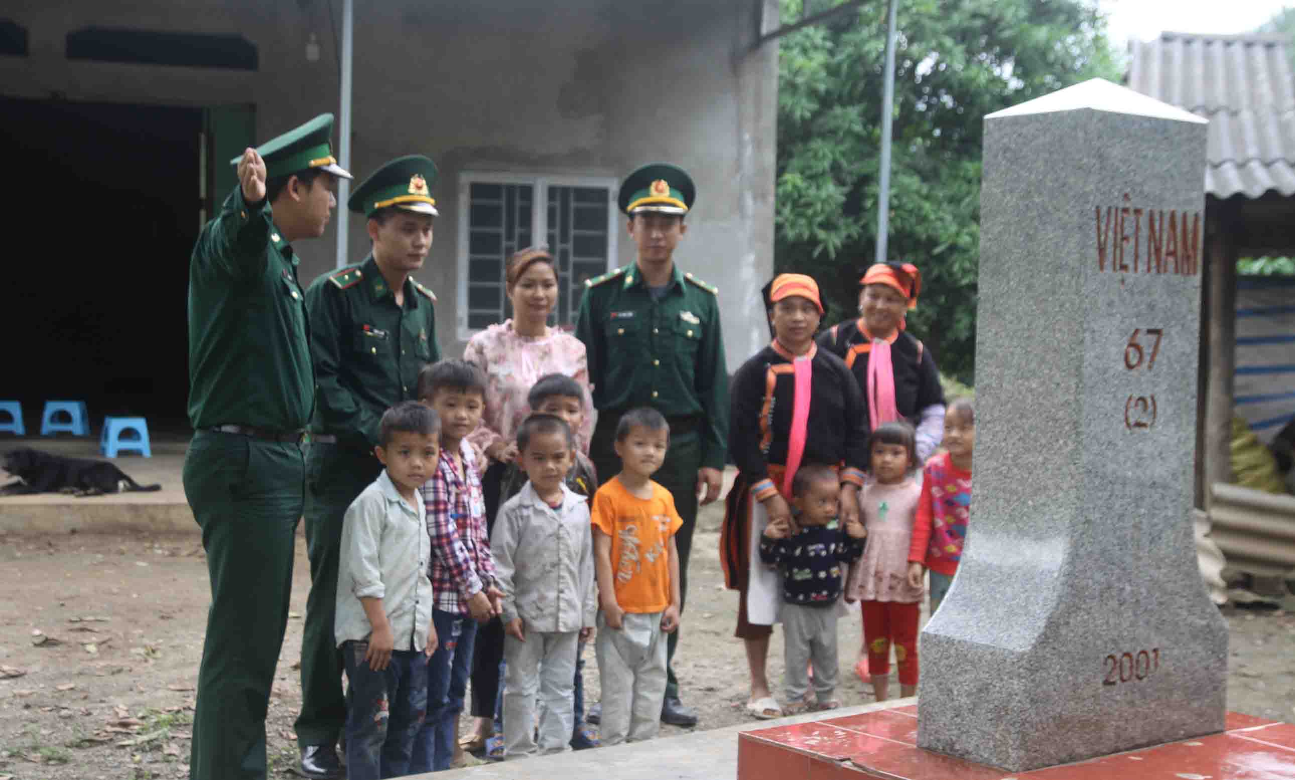 Bản Hùng Pèng làm theo lời Bác