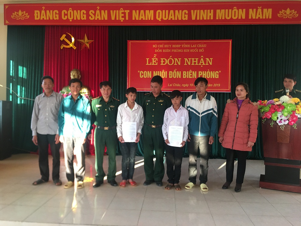 Đồn Biên phòng Sin Suối Hồ đón nhận 2 con nuôi