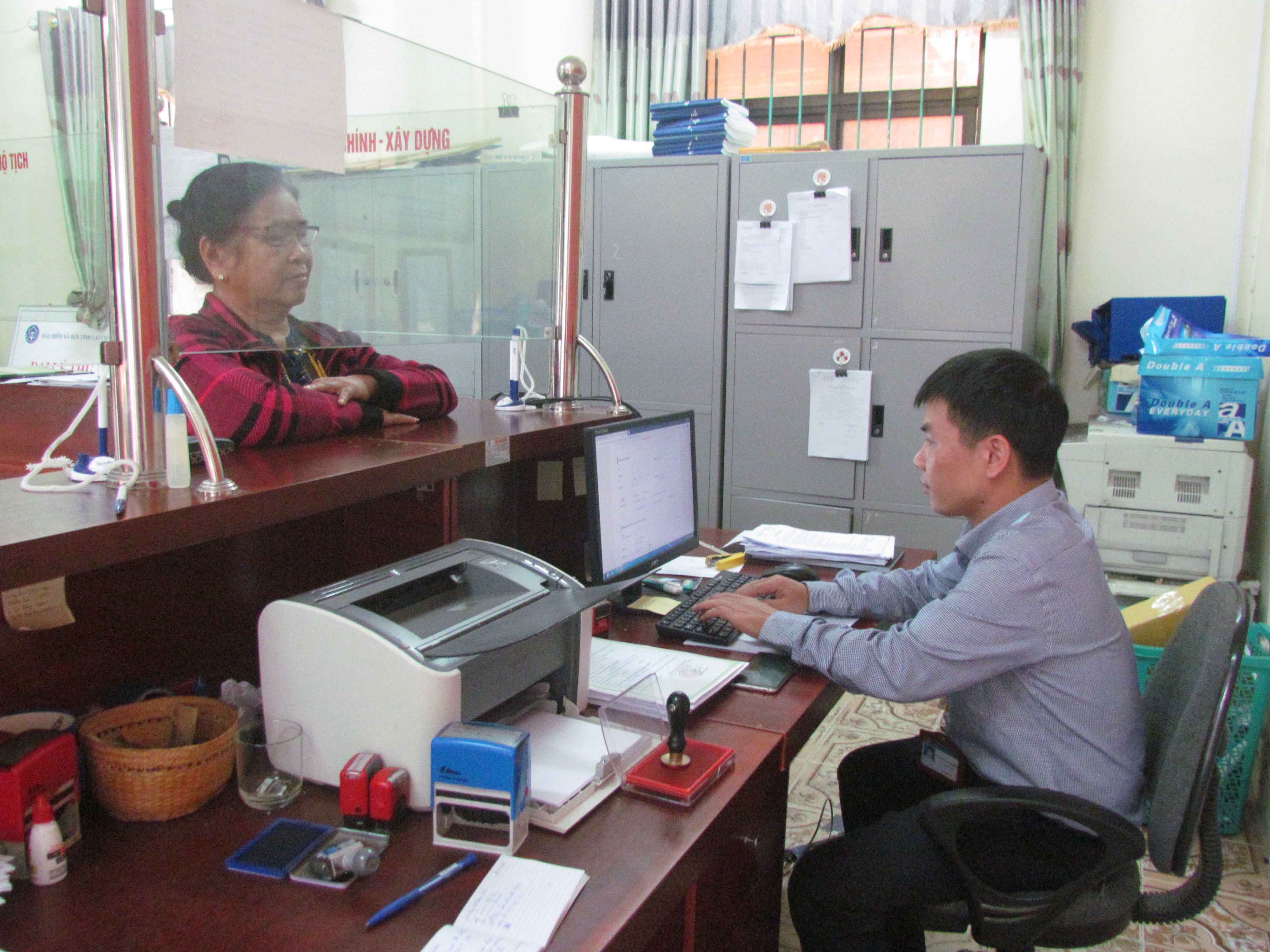 Tiện ích của phần mềm đăng ký khai sinh điện tử và hệ thống thông tin đăng ký, quản lý hộ tịch giúp công chức tư pháp hộ tịch phường Đoàn Kết (thành phố Lai Châu) giải quyết công việc nhanh, chính xác.