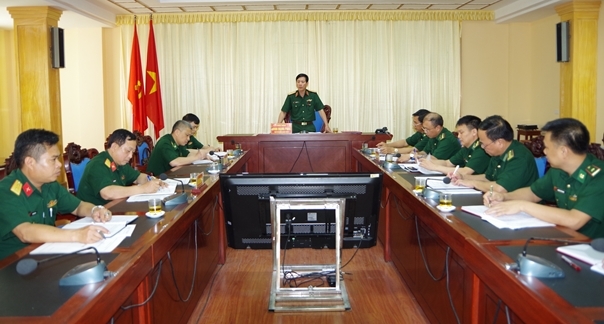 Thiếu tướng Đinh Mạnh Phác, Phó Tư lệnh Quân khu 2 làm việc tại Bộ Chỉ huy BĐBP tỉnh.
