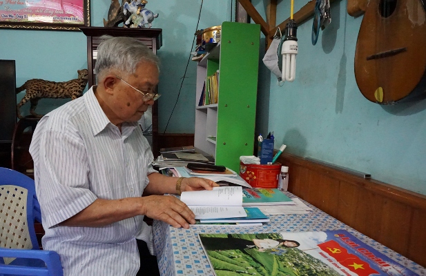 Ông Ninh tự hào khi có 2 tập thơ được xuất bản.