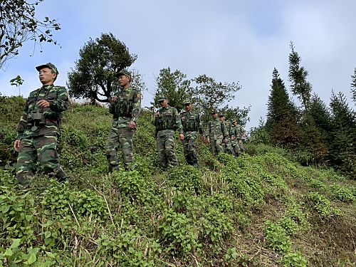 Chiến sỹ Đồn Biên phòng Dào San (huyện Phong Thổ) tăng cường kiểm soát chặt chẽ các đường mòn, lối mở ở khu vực biên giới, không để các trường hợp nhập cảnh trái phép vào