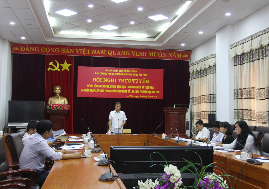 Đồng chí Đặng Văn Châu – Phó trưởng Ban chỉ đạo phòng, chống dịch bệnh động vật tỉnh, Giám đốc Sở Nông nghiệp và PTNT phát biểu kết luận Hội nghị
