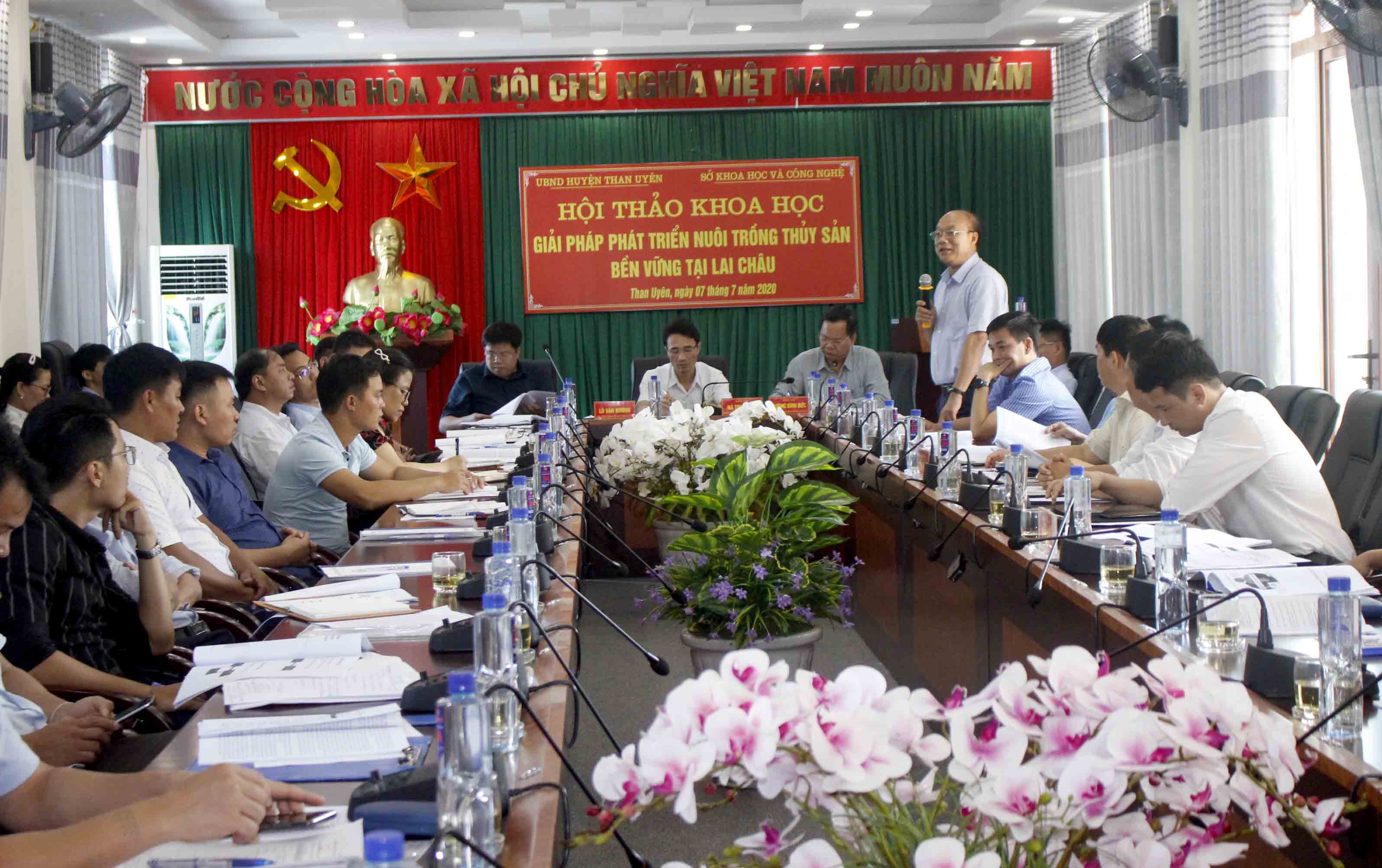 Quang cảnh Hội thảo khoa học giải pháp phát triển nuôi trồng thủy sản bền vững tại tỉnh Lai Châu. 