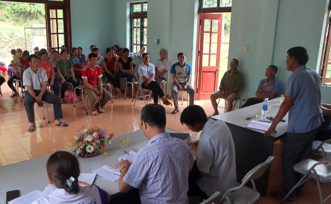 Tổ Đại biểu HĐND xã Lê Lợi (huyện Nậm Nhùn) tiếp xúc cử tri bản Chợ và bản Phiêng Ban.