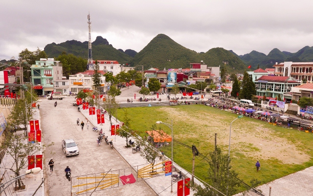 Một góc thị trấn Sìn Hồ trước ngày đại hội Đảng bộ huyện.