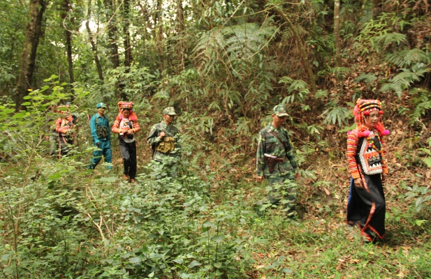 Nhân dân các xã biên giới huyện Mường Tè tích cực cùng bộ đội biên phòng tuần tra bảo vệ biên giới.