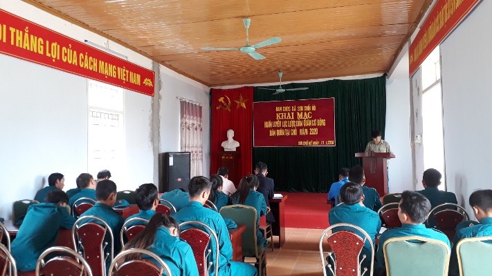 Quang cảnh buổi khai mạc huấn luyện dân quân xã Sin Suối Hồ
