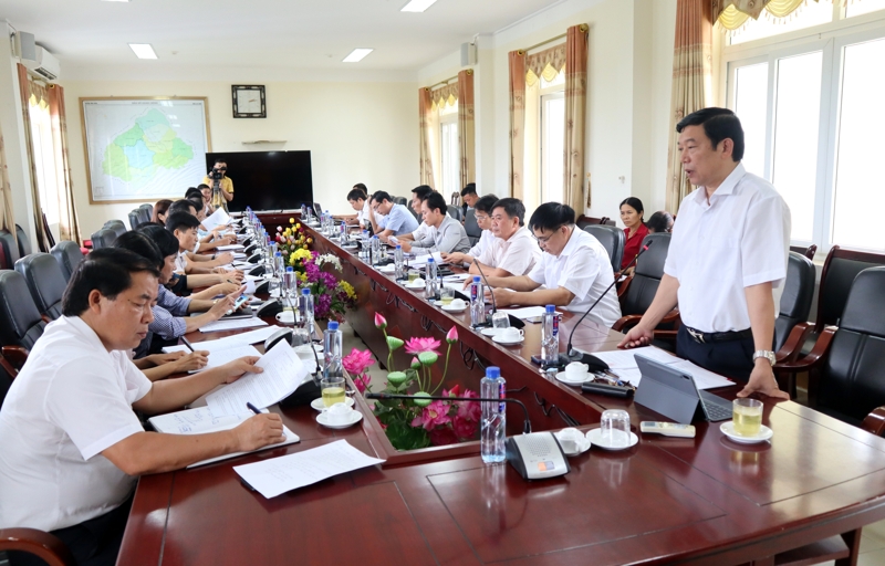 Đoàn công tác Ban Chỉ đạo liên ngành về VSATTP tỉnh làm việc với huyện Tân Uyên.