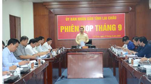 Đồng chí Trần Tiến Dũng - Phó Bí thư Tỉnh ủy, Chủ tịch UBND tỉnh chủ trì phiên họp. 