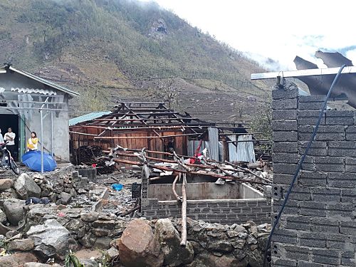 Bản Sàng Giang (xã Bản Lang, huyện Phong Thổ) bị thiệt hại nhiều mái nhà do thiên tai.