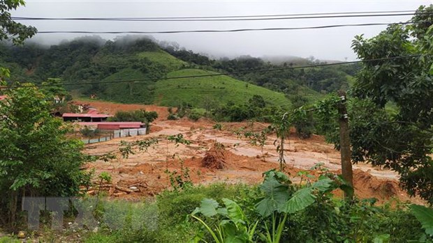Khối lượng bùn đất rất lớn đã đổ xuống thôn Cợp (xã Hướng Phùng, huyện Hướng Hóa, tỉnh Quảng Trị) sau vụ sạt lở kinh hoàng.