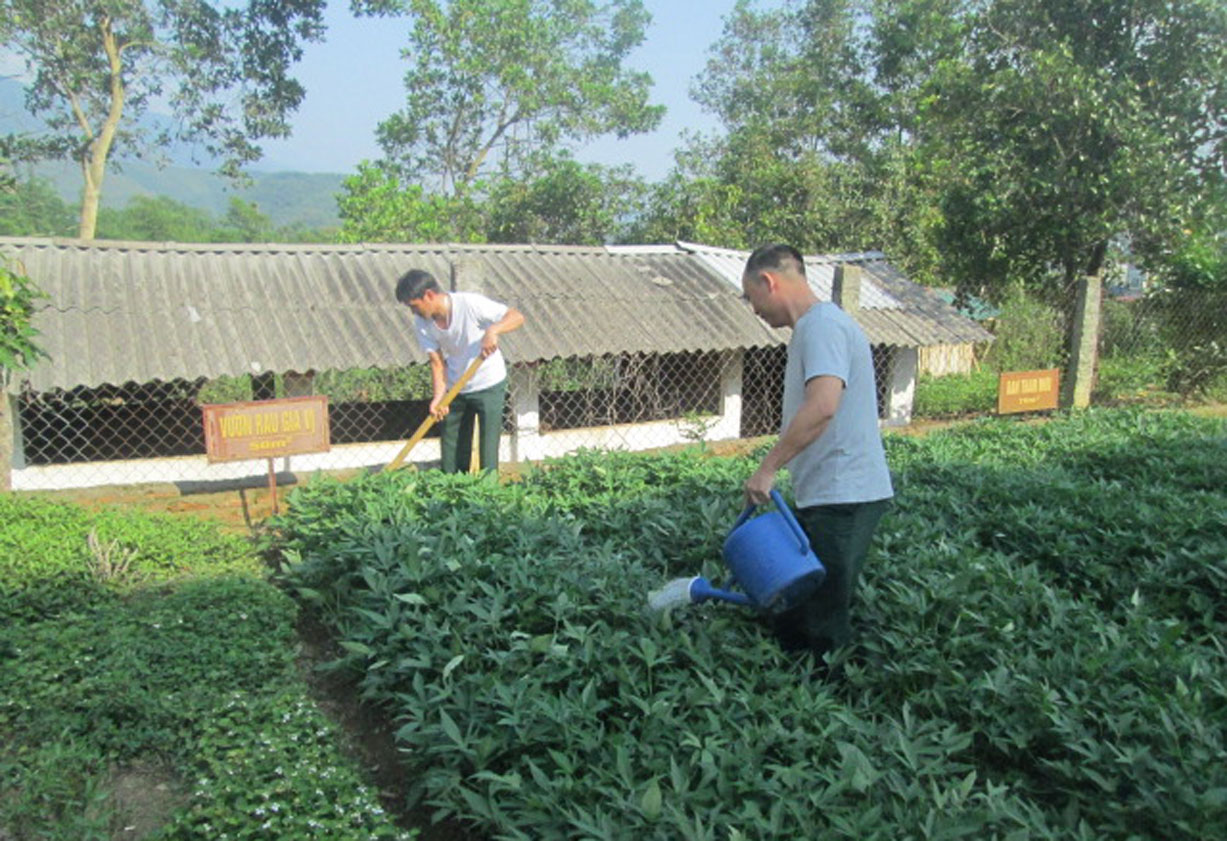 Cải thiện đời sống cho bộ đội