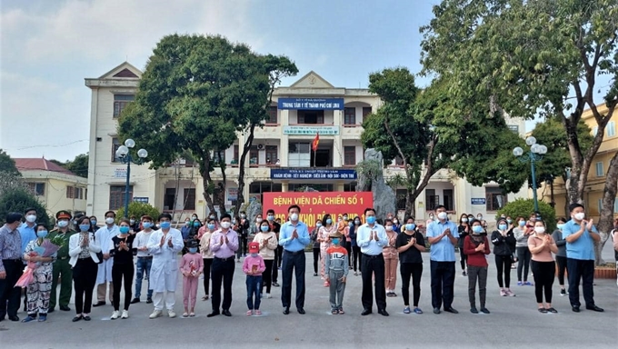  Chiều 21/2/2021, Bệnh viện Dã chiến số 1 Thành phố Chí Linh, tỉnh Hải Dương đã công bố 90 bệnh nhân khỏi bệnh. (Ảnh: TL)