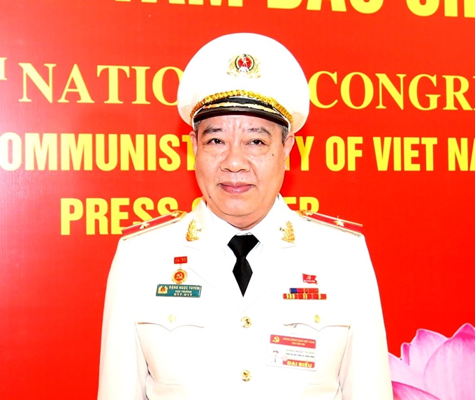 Thiếu tướng Đặng Ngọc Tuyến, Cục trưởng Cục An ninh chính trị nội bộ, Bộ Công an trao đổi với phóng viên tại Đại hội XIII. 