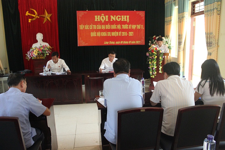 quang cảnh buổi tiếp xúc cử tri tại xã Lùng Thàng, huyện Sìn Hồ