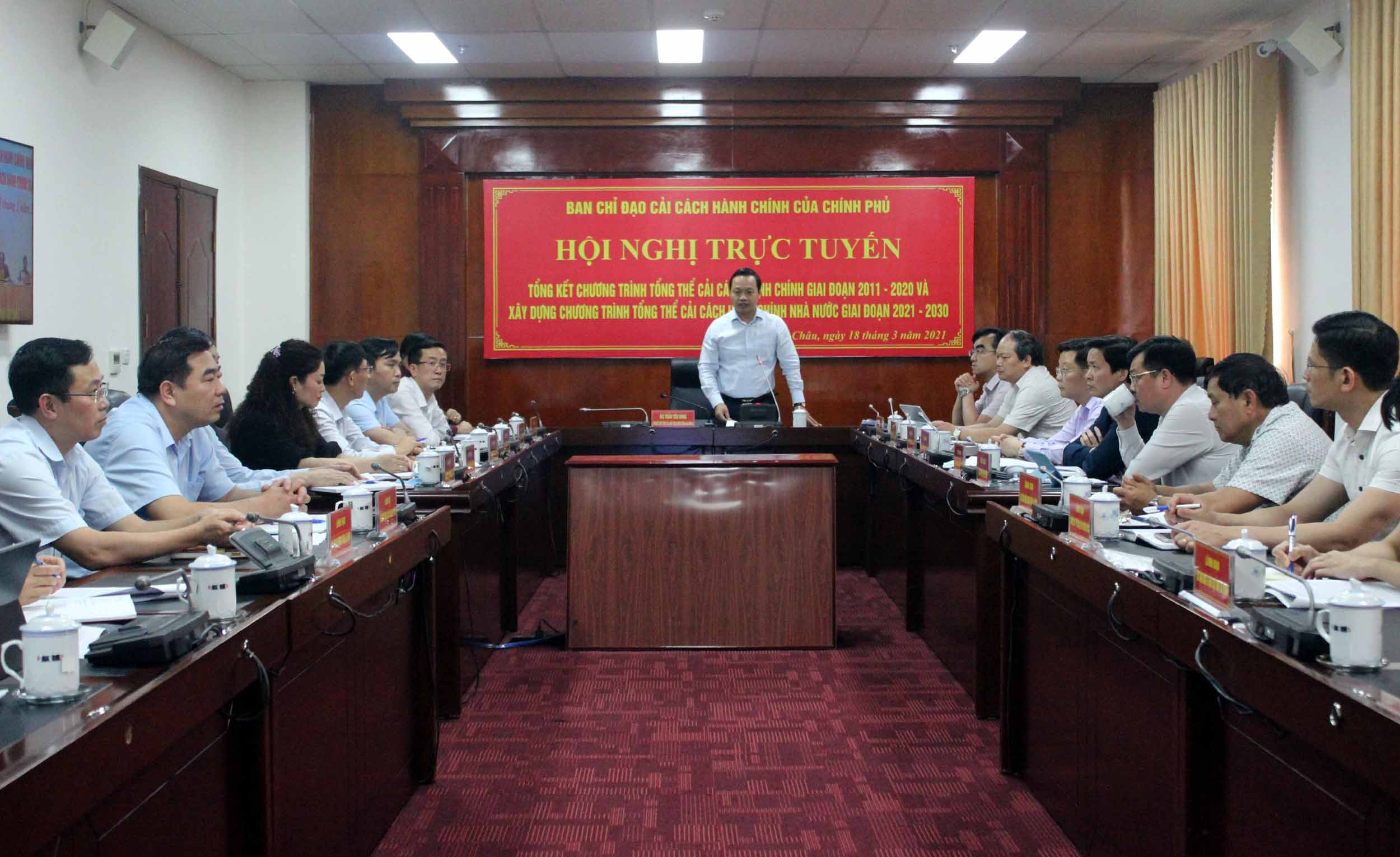 Đồng chí Trần Tiến Dũng - Phó Bí thư Tỉnh ủy, Chủ tịch UBND tỉnh phát biểu ý kiến tại Hội nghị.