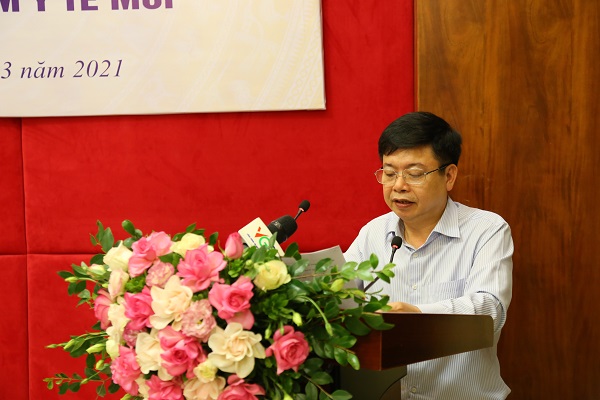 Ông Trần Quốc Túy, Phó Trưởng ban Quản lý Thu - Sổ, thẻ phát biểu tại Hội nghị.