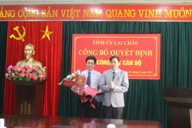 trao quyết định