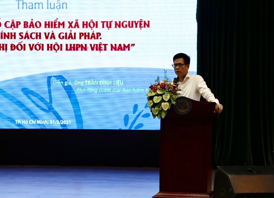 Phó Tổng Giám đốc BHXH Việt Nam Trần Đình phát biểu tham luận tại Hội thảo