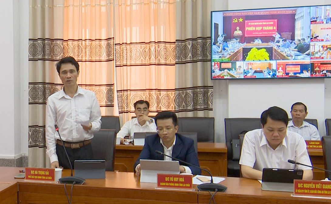 Đồng chí Hà Trọng Hải - Chủ tịch UBND tỉnh làm rõ một số ý kiến, kiến nghị của đại biểu.