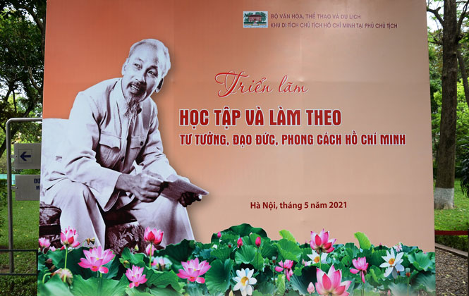 Pano tại Trưng bày "Học tập và làm theo tư tưởng, đạo đức, phong cách Hồ Chí Minh". 