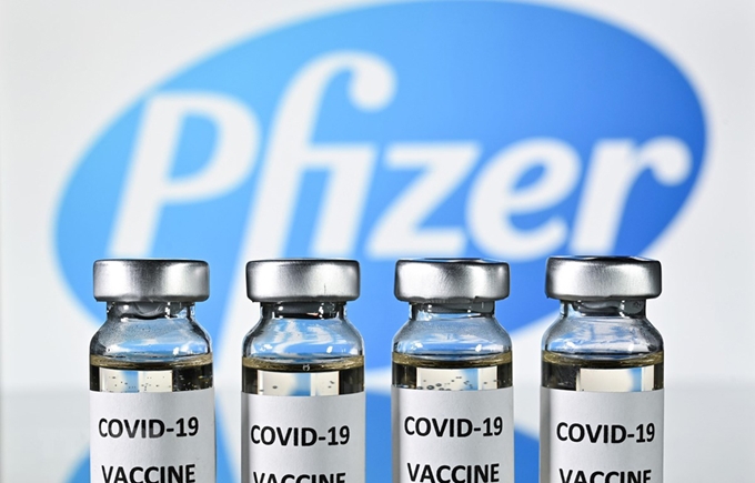 Ngày 12/6, Bộ Y tế đã phê duyệt có điều kiện vắc xin cho nhu cầu cấp bách trong phòng chống dịch COVID-19 đối với vắc xin của hãng Pfizer. Ảnh: AFP
