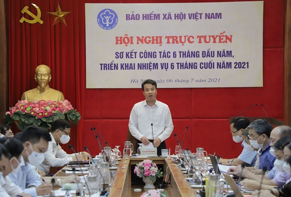 Tổng Giám đốc BHXH Việt Nam Nguyễn Thế Mạnh chỉ đạo toàn Ngành tiếp tục khẩn trương thực hiện các chính sách hỗ trợ người lao động, người sử dụng lao động khó khăn do Covid-19