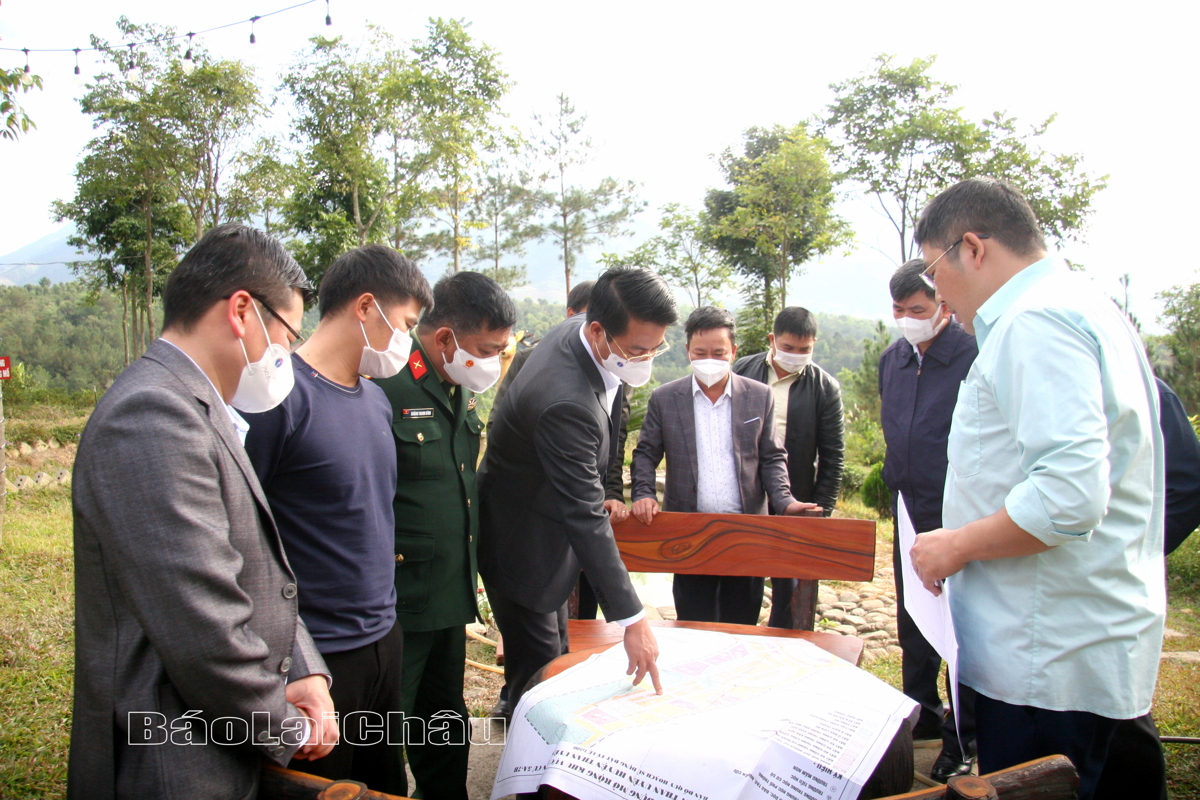 Đoàn giám sát kiểm tra công tác Quy hoạch chi tiết xây dựng mở rộng khu vực dân cư 5A-7B thị trấn Than Uyên, huyện Than Uyên.