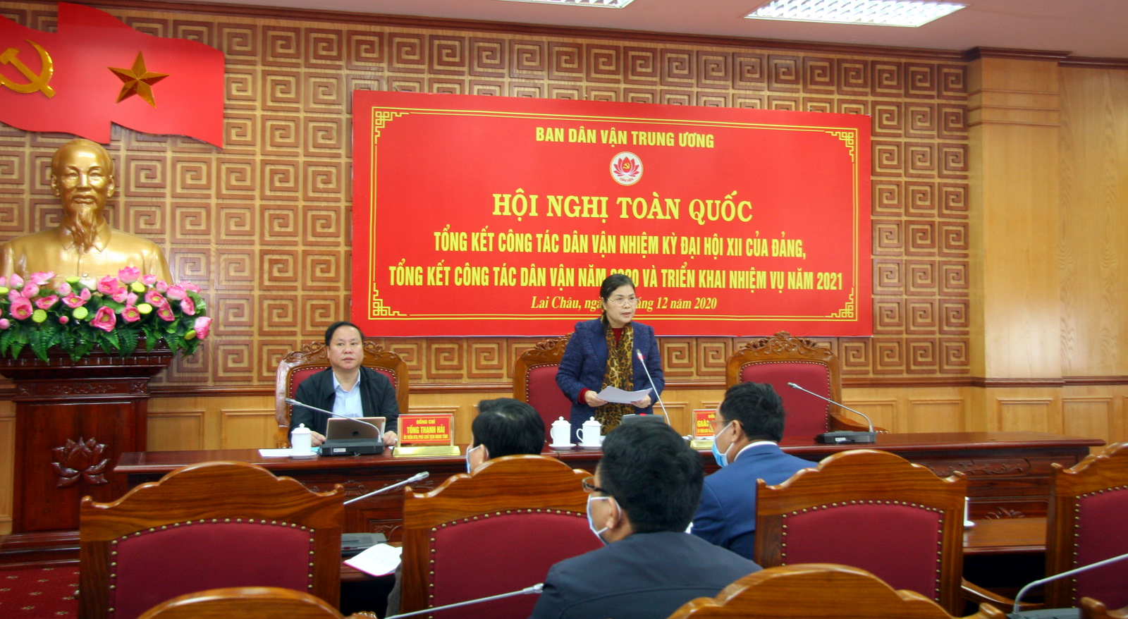 Đồng chí Giàng Páo Mỷ - Ủy viên Trung ương Đảng, Bí thư Tỉnh ủy, Chủ tịch HĐND tỉnh phát biểu tại hội nghị.