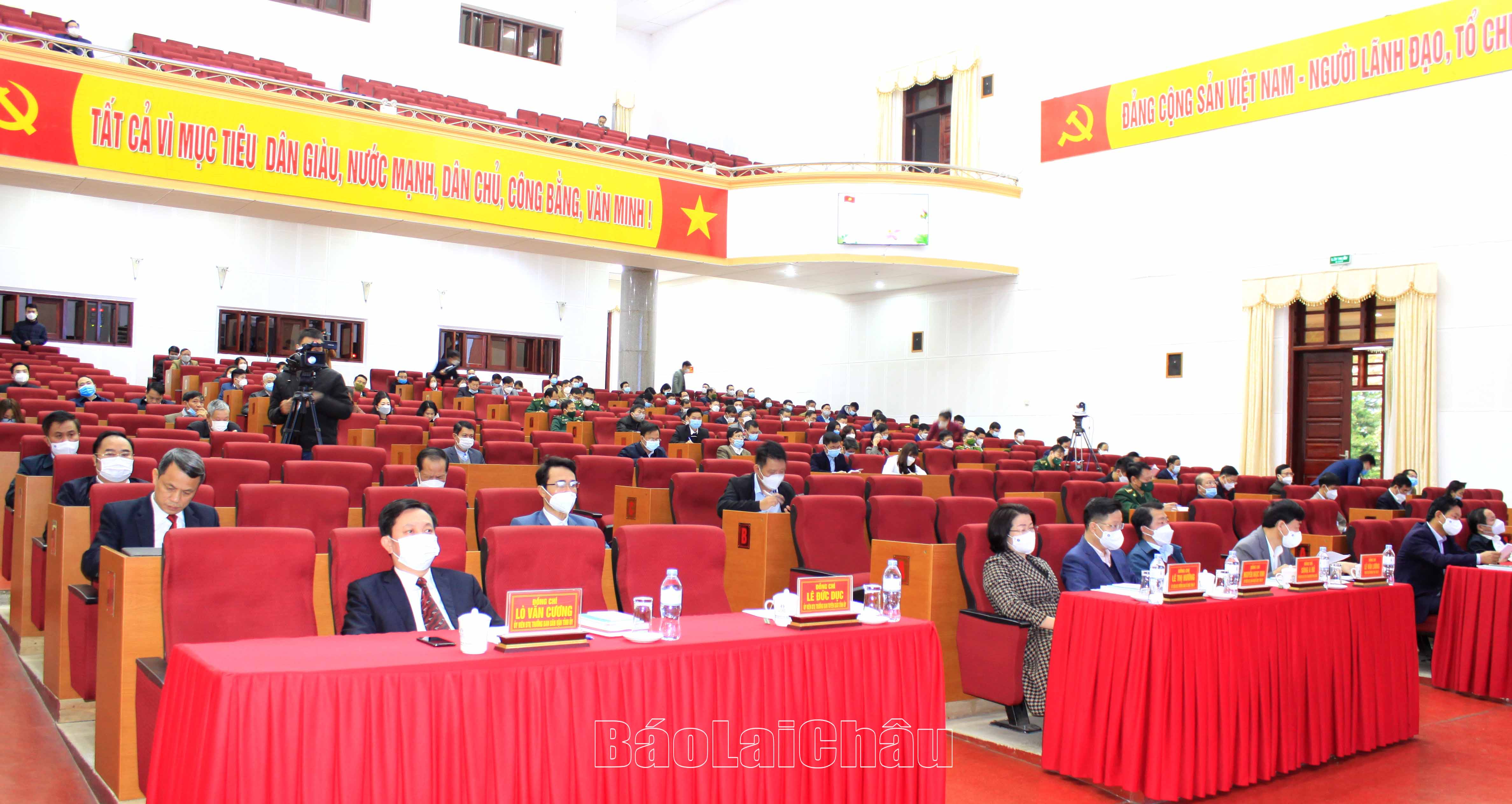 Đại biểu dự Hội nghị tại điểm cầu Tỉnh ủy.