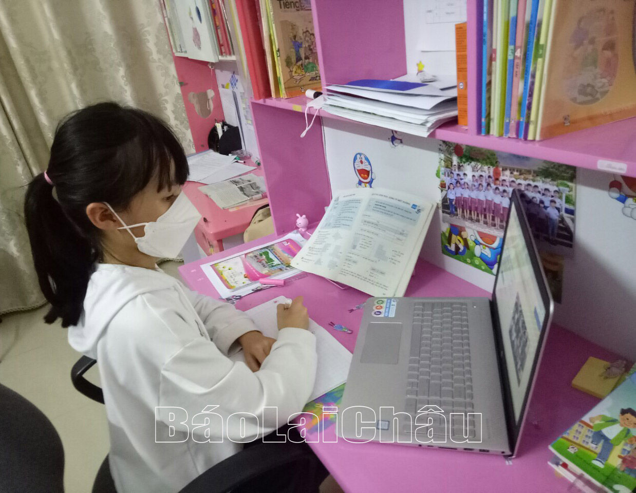 Học trực tuyến là một trong những giải pháp góp phần phòng dịch, tránh được rủi ro lây lan trong nhà trường.