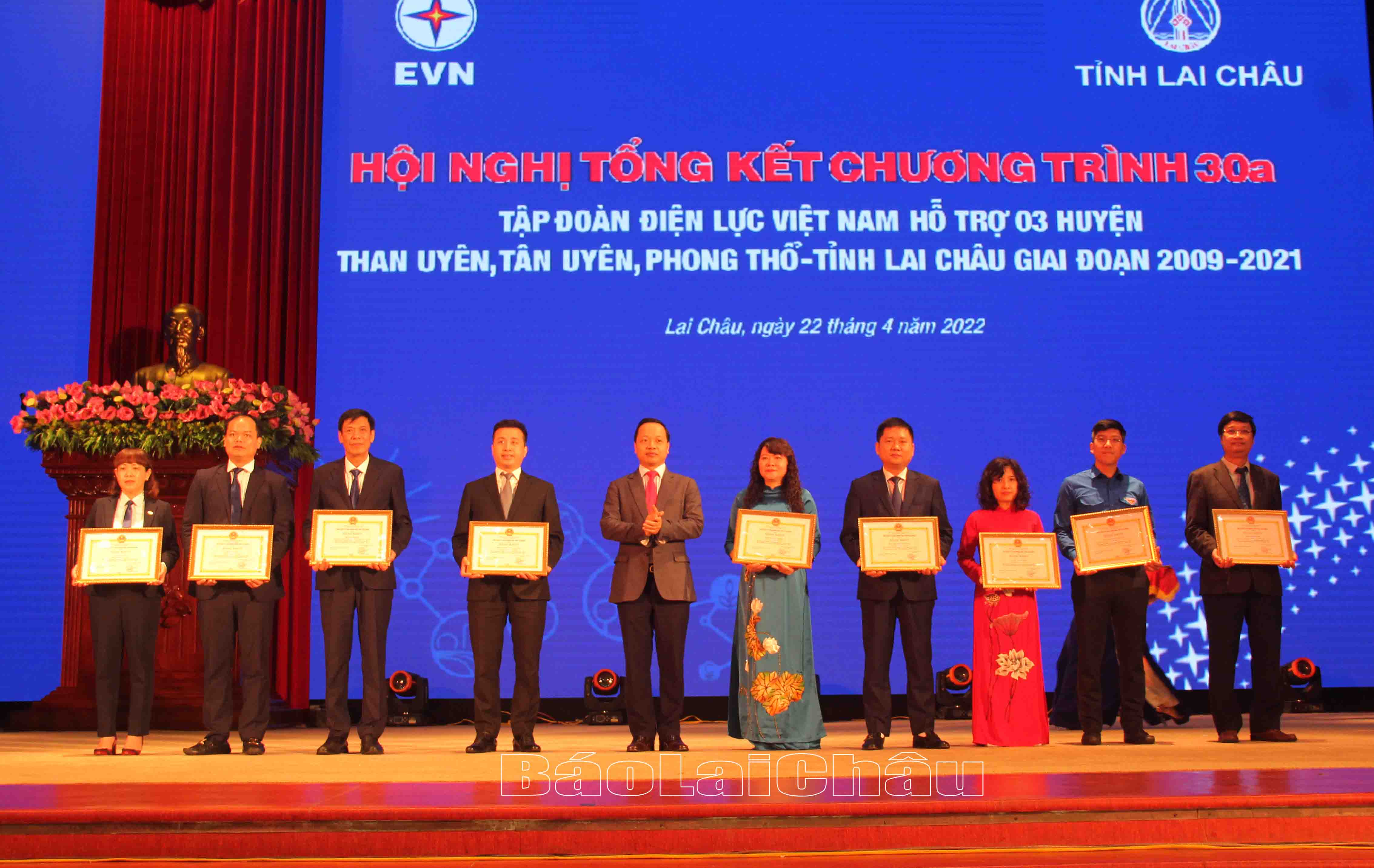khen thưởng
