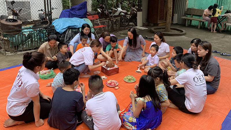 Ngoài giờ học trên lớp, các em nhỏ cần có nhiều hơn những giờ ngoại khóa, tư vấn tâm lý học đường. Ảnh: Lê Ý