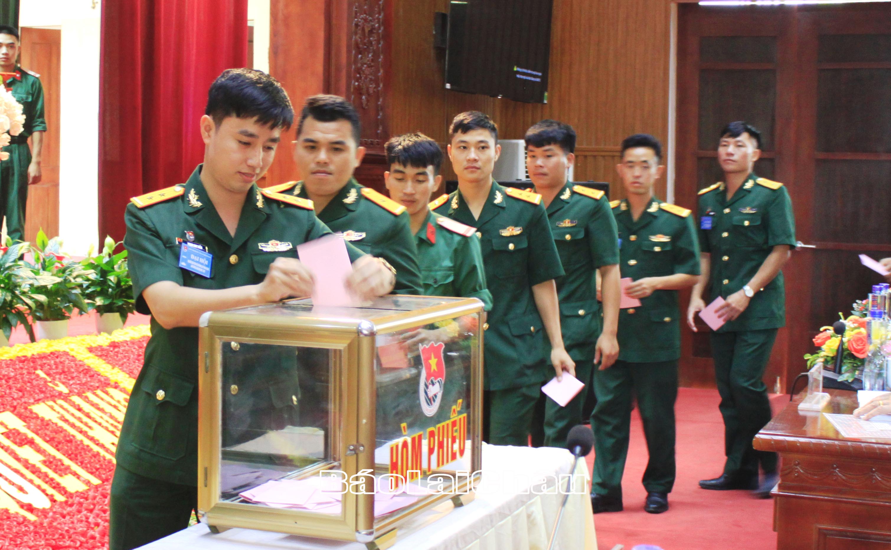 Đại biểu bầu đoàn đại biểu dự Đại hội đại biểu Đoàn TNCS Hồ Chí Minh lần thứ XIV.