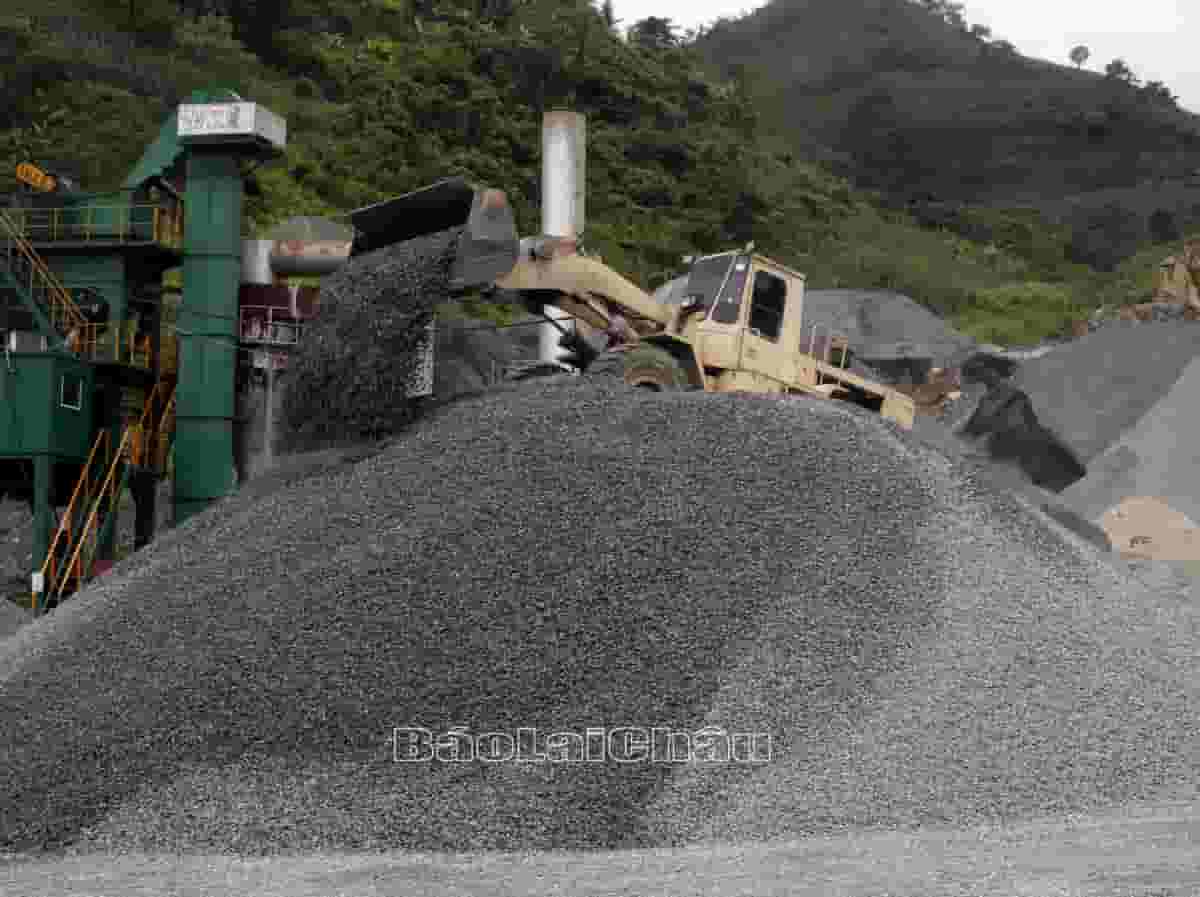 Công ty TNHH số 10 Lai Châu luôn chú trọng bảo vệ môi trường trong quá trình nghiền đá.