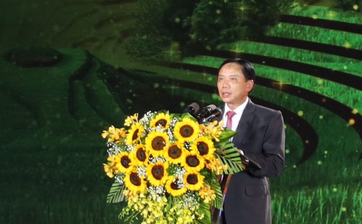 Đồng chí Bùi Văn Khánh, Phó Bí thư Tỉnh uỷ, Chủ tịch UBND tỉnh phát biểu khai mạc Chương trình.