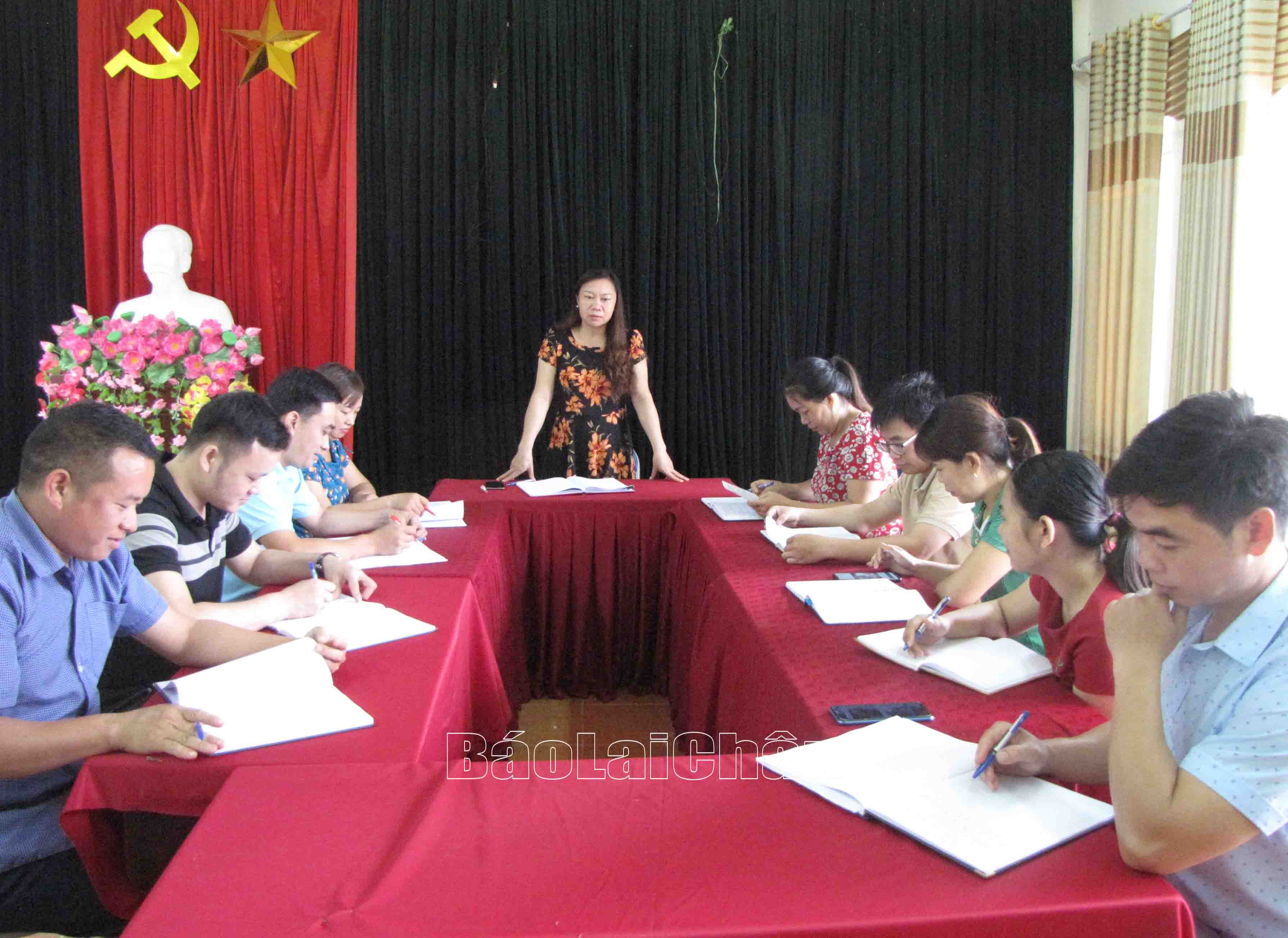 Xã Sà Dề Phìn tuyên truyền, vận động CBCC tham gia các lớp bồi dưỡng nâng cao trình độ chuyên môn nghiệp vụ, lý luận chính trị.