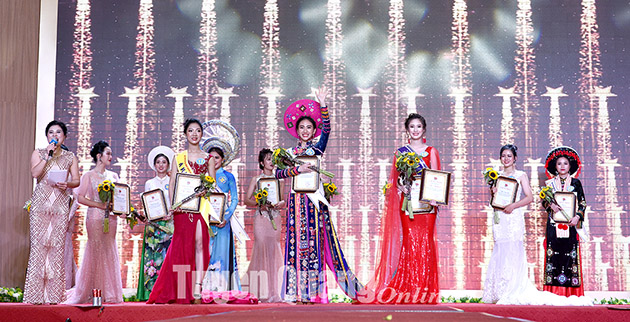 Chung kết Hội thi Nữ sinh tài năng và duyên dáng tỉnh Tuyên Quang năm 2019. Ảnh: Quang Hòa