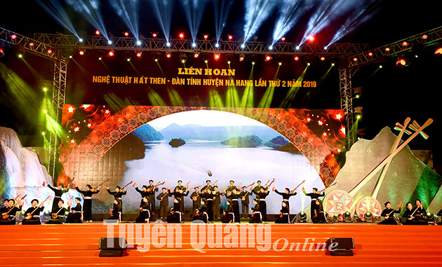 Một tiết mục hát Then được biểu diễn tại Liên hoan hát Then, đàn Tính huyện Na Hang năm 2019. Ảnh: Quốc Việt.