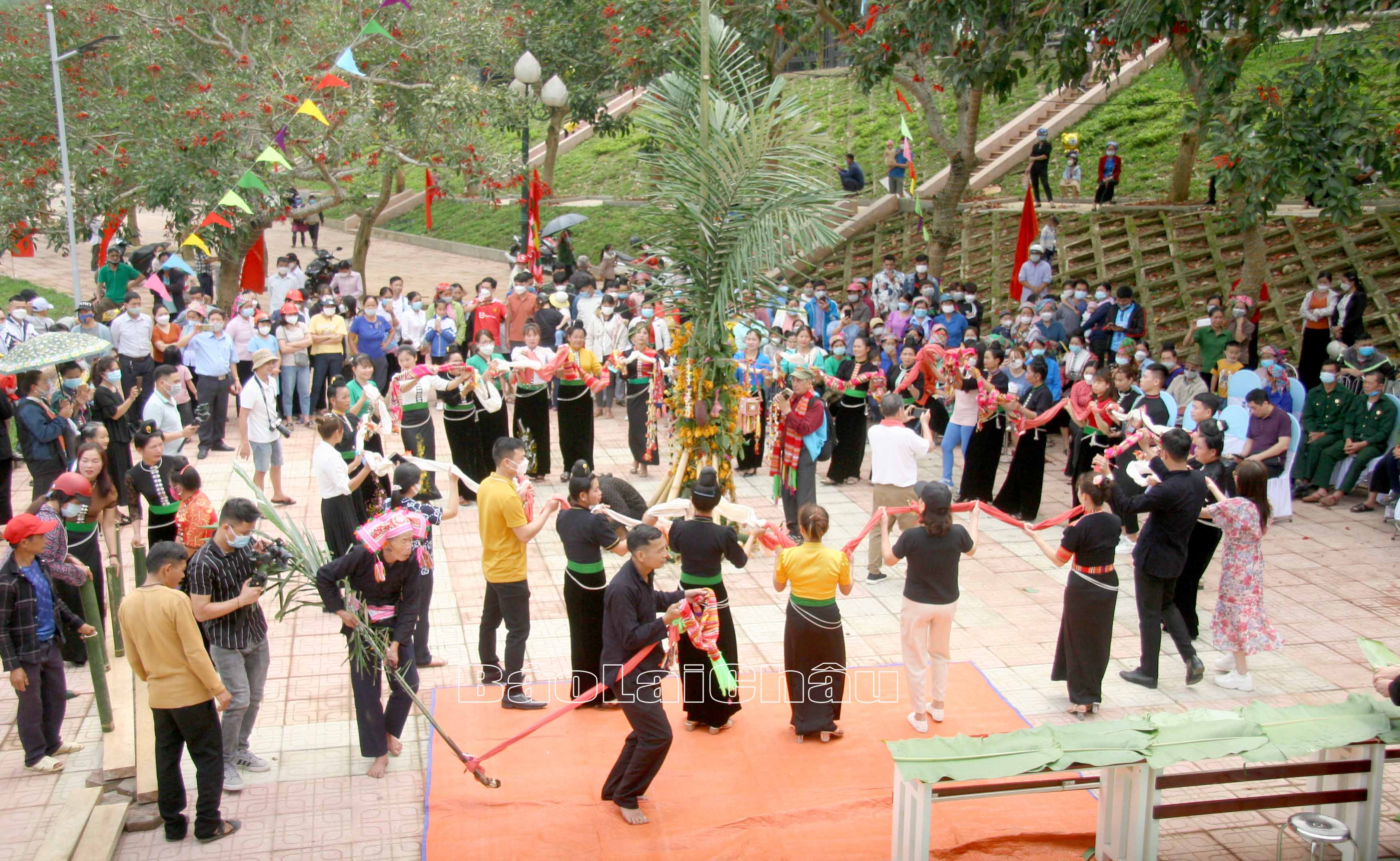 Phục dựng Lễ hội Kin Pang của đồng bào dân tộc Thái đen ở huyện Than Uyên